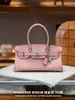 Bolso de un solo hombro con textura y tacto elegante, Bolso de mano para el día a día, Bolso de Lujo Ligero Platino Primavera/Verano 2025, Bolso cruzado elegante y versátil