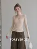 Camiseta de punto de manga larga con cuello en V de color avena Forever para mujer, perfecta para principios de otoño, corte ajustado y top favorecedor