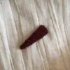 Pinza Roja Peluda para el Lado del Cabello con un Toque de Moda de Alta Gama, Elegante Pinza Triángulo Bb, Versátil Pinza para Flequillo y Mechones, Accesorio para el Lado del Cabello
