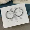 Brincos de Argola Prateados Quebrados para Mulheres 2026 Novo Estilo Popular Brincos Leve Luxo High-End Brincos de Argola Exagerados para Rostos Quadrados e Redondos