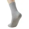 Calcetines de algodón puro para hombre hasta la pantorrilla en colores lisos negro, blanco y gris, adecuados para uso de negocios y casual, absorbentes del sudor y transpirables, para primavera, otoño e invierno