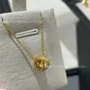 Coco Collar de Perlas Doradas con Patrón de Diamantes Simple y Sofisticado Transmisión en Vivo Nueva Versión de Gama Alta Artesanía de Precisión CNC Cadena de Clavícula de Nicho