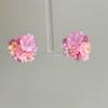 Yu Shuxin con aretes de flores color dopamina atmósfera de verano para mujer dulces hermosos aretes blancos aretes de vacaciones
