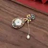 Novo broche estilo antigo de alta qualidade ins para mulheres estilo chinês leque borla pino de terno placket de pressão cheongsam corsage atacado
