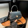 Textura Simples Moda Popular Este Ano Bolsa de Axila Feminina 2025 Verão Nova Estilo Western Pequena Quadrada de Ombro Transversal