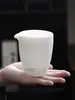 Colador de Té de Porcelana Blanca Dehua Integrado con una Taza de Servicio, Filtro y Divisor de Té