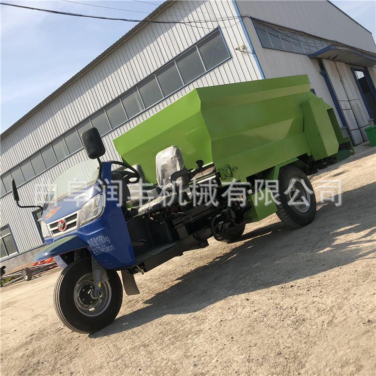 饲料撒料车