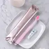 B&B Escova de Dentes Descartável de Cerdas Macias e Pasta de Dente Conjunto Dois em Um, Sabonete e Artigos de Higiene Pessoal, Conjunto Portátil Especial para Viagem