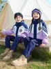Uniforme de Jardim de Infância Estilo Jaqueta 2026 Novo Conjunto Outono e Inverno Uniforme Escolar Fundamental Infantil Conjunto de Três Peças para Esportes Escolares