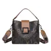 Bolsas Estampadas de Alta Gama para Mujer 2025 Nuevo Bolso Cubo Portátil Retro de Gran Capacidad con Letras al Hombro Venta al por Mayor