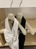 Wgwe8795 Guangzhou Shisanxing Novo Top Feminino Primavera/Verão com Decote V com Renda e Gola Halter Sem Mangas Tendência