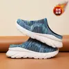 Zapatos casuales de punto volador para exteriores, cálidos, forrados de polar, para parejas, tipo mocasín, a la moda, cómodos, antideslizantes, pantuflas bajas para hombres y mujeres