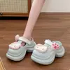 Zapatos de Agujeros de Celebridad de Internet de Dibujos Animados para Mujer Verano Ropa Exterior Moda DIY Gato Suela Gruesa Antideslizante Playa Sandalias de Enfermera para Mujer