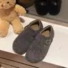 Outono/Inverno 2026 Novo Estilo Veludo Plus Espessado Solado Macio Calce Fácil Sapatos Preguiçosos Retro Birkenstock Quente Casual Sapatos Individuais