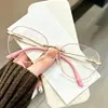 Novos óculos de leitura femininos com bordas lapidadas em diamante, armação grande da moda, alta definição, anti-luz azul, efeito emagrecedor, óculos de leitura estilosos