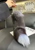 Colgante de llavero para coche de cola grande de pelo de zorro real al por mayor del fabricante, decoración simple personalizada para bolso de peluche