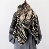 Bufanda de leopardo nueva europea y americana, gruesa, cálida, de moda, para otoño e invierno, chal exterior de cachemira de doble cara, de doble propósito, para comercio exterior.