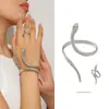 Pulsera Cruzada Europea y Americana de Flor Hueca Mariposa Nicho de Alto Grado Temperamento Anillo de Brazo Personalidad Exagerada Nueva Joyería de Brazo para Mujeres