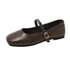 Zapatos de salón bajos de punta cuadrada estilo francés para mujer, nuevo modelo otoño 2026, zapatos delicados para combinar con faldas, zapatos planos Mary Jane de cuero suave