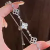 Pulseira de flor de zircônia e madrepérola para mulheres, estilo francês ins, requintada, moderna, versátil, luxo leve, toque de alta qualidade, atacado de joias
