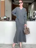 Conjunto de dos piezas para mujer, estilo casual transfronterizo europeo y americano, traje de punto con cuello en V y falda, nuevo suéter de color liso y falda de cola de pez para otoño e invierno