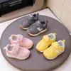Zapatillas casuales para niños 2025 verano nuevo malla simple transpirables para niños suela suave antideslizantes para niñas Zapatos de entrenamiento alemanes Zapatos Agassi