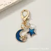 Llavero combinado de pentagrama calado y luna creciente transfronterizo, colgante de mochila de estrella y luna de esmalte colorido con cierre de langosta, accesorio pequeño