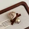Grampo de Cabelo Flor Rosa Vermelha Estilo Coreano com Laço na Parte de Trás da Cabeça, Cabelo Meio Preso, Presilha Lateral para Franja para Mulheres