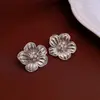 Brincos de Flor de Zircônia com Pino de Prata Banhado a Ouro Real 18K Brincos Estilo Cool Ins Transfronteiriços Brincos de Nicho de Alta Qualidade para Mulheres