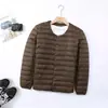 Jaqueta de plumas leve masculina gola redonda tamanho plus size forro de roupa íntima ultrafina leve sem gola estilo pai para homem de meia-idade e idoso com sobrepeso