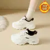 Estilo Sencillo Versátil Zapatos Blancos Mujer Invierno Nueva Llegada Zapatos Deportivos con Forro de Terciopelo Tendencia de Moda Pequeños Suela Gruesa Zapatos de Papá