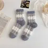 Calcetines de Terciopelo Coral Transfronterizos Calientes con Rayas Horizontales para el Suelo para Mujer Otoño e Invierno Calcetines de Media Longitud de Medio Terciopelo para el Hogar y Dormir