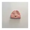 Gorro de tricô bordado com letra estilo coreano para crianças, unissex, com proteção para as orelhas, novo gorro de inverno listrado outono/inverno, atacado