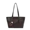 Bolsa Tote de Camurça Retro de Ombro Feminina 2026 Outono Nova Elegante Bolsa de Mão com Rebites Bolsa de Ombro Único para o Trabalho