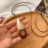 Colar Longo com Pingente Marrom Vintage para Mulheres 2026 Nova Corrente de Suéter de Verão Acessório de Decoração para Roupas