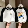 Ropa interior para niños De Rong niños otoño e invierno nueva ropa interior camiseta de manga larga empalmada cuello redondo ropa cálida de otoño top