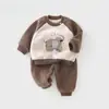 Conjunto de Moletom com Capuz de Lã para Bebê 2026 Chegada Nova de Outono Conjunto de Duas Peças Separadas de Manga Longa de Lã para Recém-Nascido