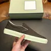 Zapatos casuales slip-on de cuero genuino con patrón de cocodrilo para hombre, diseño transfronterizo TF, color blanquecino, con suela dentada, disponibles en varios colores