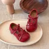 Sapatos de Couro para Meninas 2026 Primavera e Outono Novos Sapatos de Princesa com Laço para Meninas Pequenas Performance de Dança Sapatos Individuais Mocassins de Solado Macio
