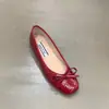 Zapatos rojos retro de punta cuadrada con lazo y aumento interno de altura, versátiles para ir al trabajo, zapatos de suela blanda, de suela fina, modelo nuevo de primavera y otoño