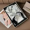 Pañuelo Imitación Seda Estilo Coreano, Pañuelo Cuadrado de 70 cm con Estampado Floral Verde, Tacto de Alta Gama, Versátil para Mujeres en Primavera y Verano, Elegante Pañuelo para el Cuello, Venta al por Mayor