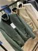 ¡Fleece compuesto + borrego sintético! Imprescindible para otoño e invierno, esta chaqueta gruesa y cálida de composite para pareja con cuello alto es moderna