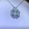 Pingente de trevo de quatro folhas verde moissanita ornamentos corrente de clavícula japonesa e coreana feminina luxo leve cor diamante mosan colar atacado
