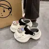 Pantuflas de suela gruesa, que aumentan la altura, antideslizantes, 2026, encantadoras, dulces y lindas, con un alto atractivo estético, con personajes de dibujos animados, y diseñadas para uso exterior en verano