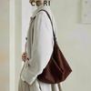 Bolsa Hobo de Camurça Fosca com Couro Vegetal de Alta Textura para Axila Feminina Outono e Inverno Vintage Grande Capacidade Ombro Transversal Bolsa Dumpling