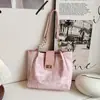 Bolsa feminina de grande capacidade para uso transfronteiriço, nova coleção outono 2026, bolsa de ombro versátil e elegante, bolsa tote moderna e casual para o trabalho e uso diário