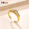 Joyería transfronteriza de acero de titanio europea y americana, anillo con forma de corazón fundido moderno y lujoso para mujer, anillo abierto de acero inoxidable incrustado con diamantes fabricante