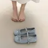 Sapatos Femininos de Veludo Francês com Salto Escondido Baixo Estilo Novo Verão 2026 com Saias Elegante Suave Estilo Sapatos de Ballet para Festas