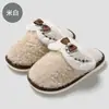 Pantuflas de algodón de invierno para mujer para uso en casa, pantuflas peludas antideslizantes para interiores, adecuadas para usar en exteriores, pantuflas de algodón cálido de felpa gruesa para hombre, al por mayor