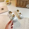 Zapatos de ballet para niña de suela blanda, nueva colección otoño 2026, perfectos con vestidos, Mary Janes planos con detalles de hebilla, modernos zapatitos de piel